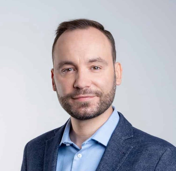 Headshot of CIC Warsaw General Manager