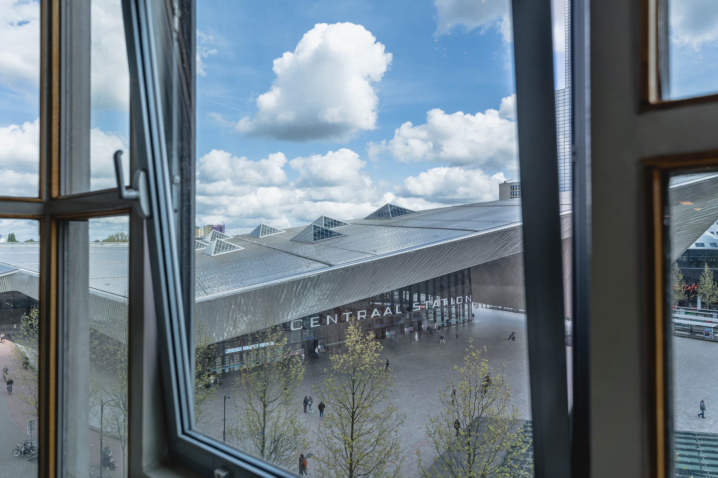 Op steenworp afstand van treinstation Rotterdam Centraal