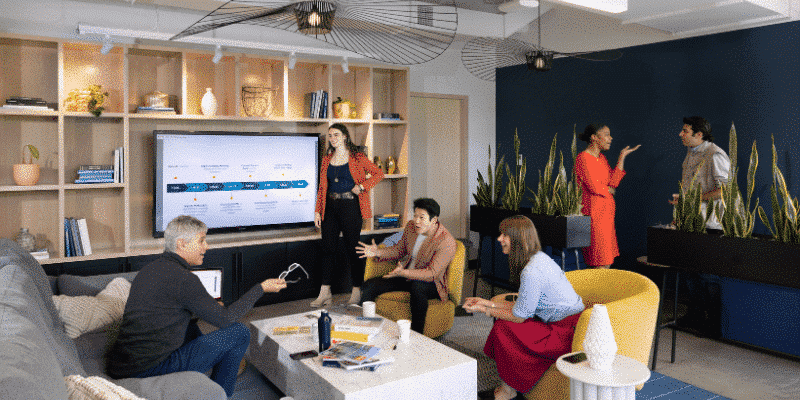 people cooperating and exchanging ideas at the CIC headquarters