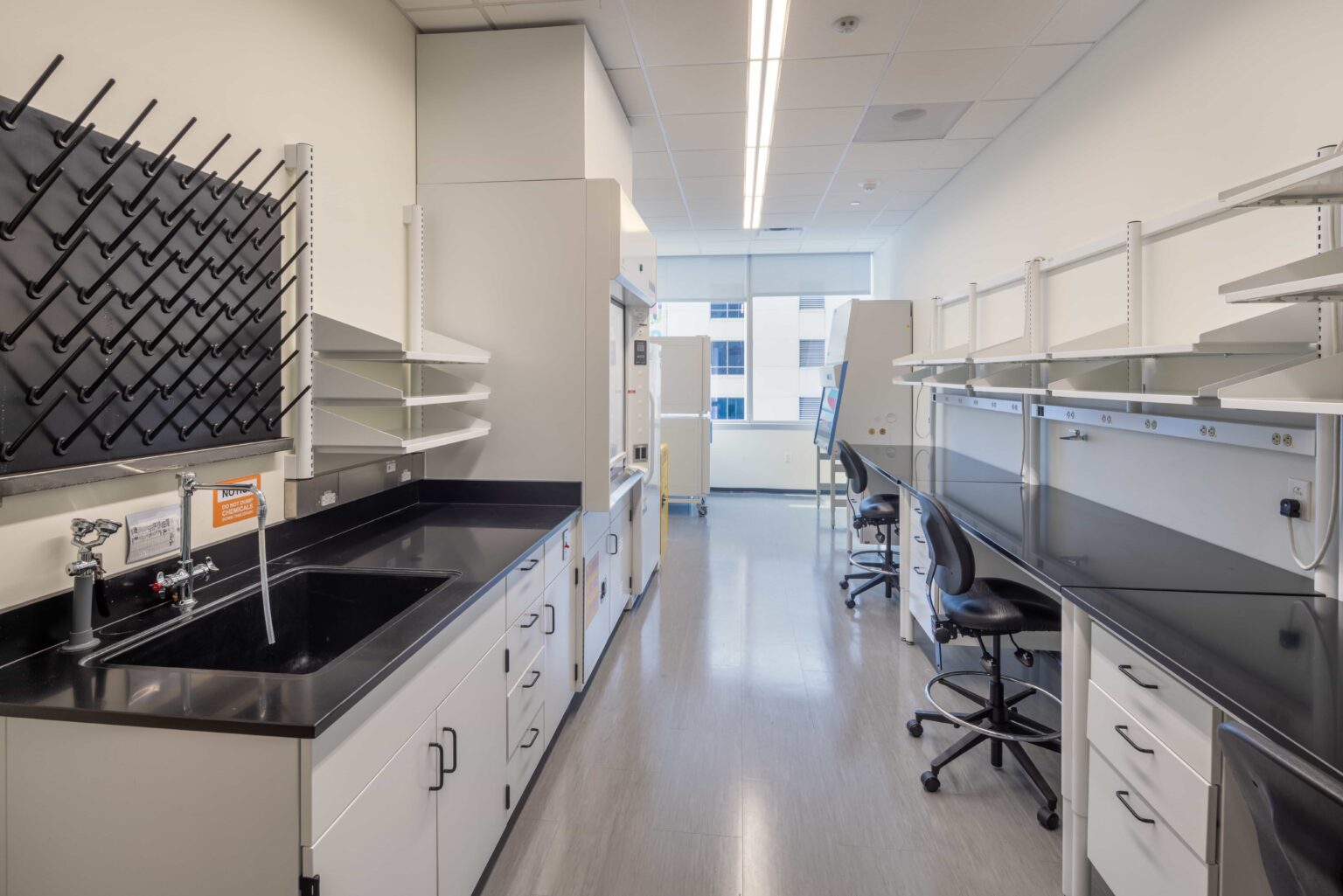 A small, private lab at CIC Philadelphia