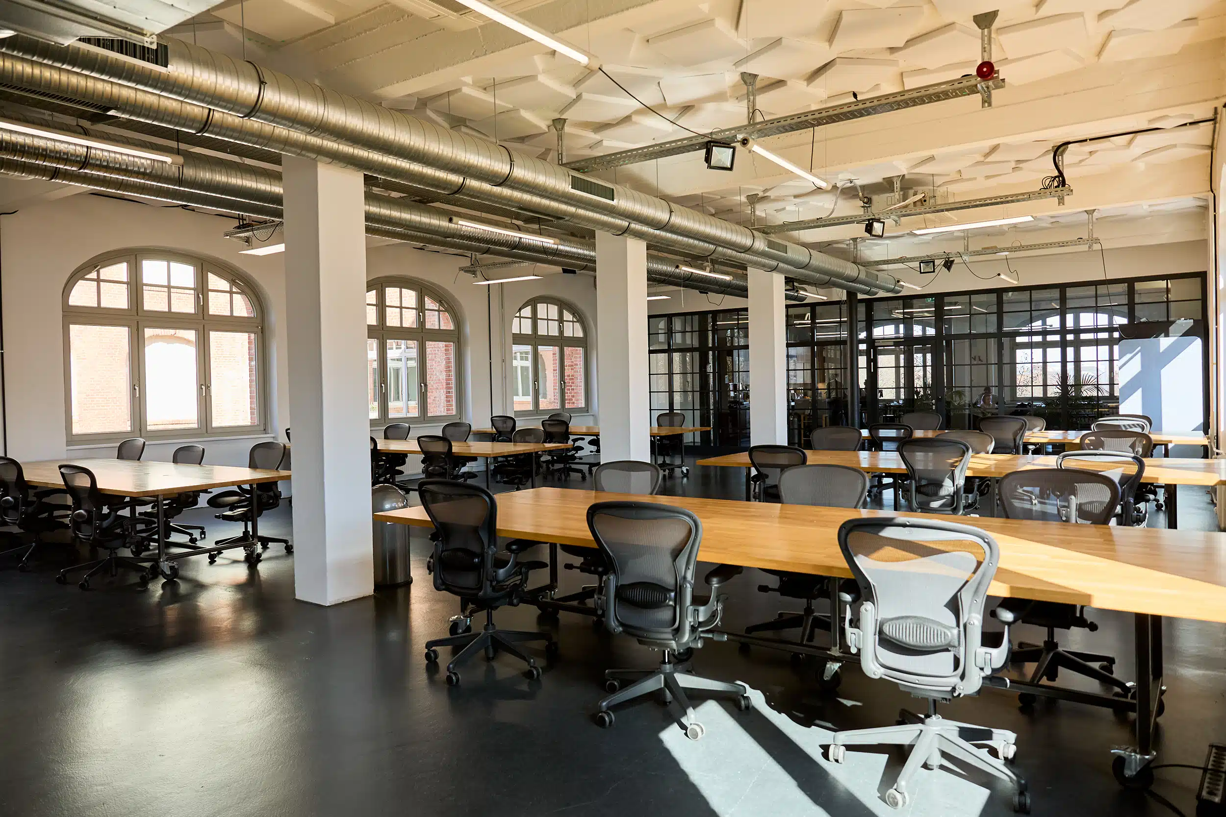 CIC Berlin team desk_2