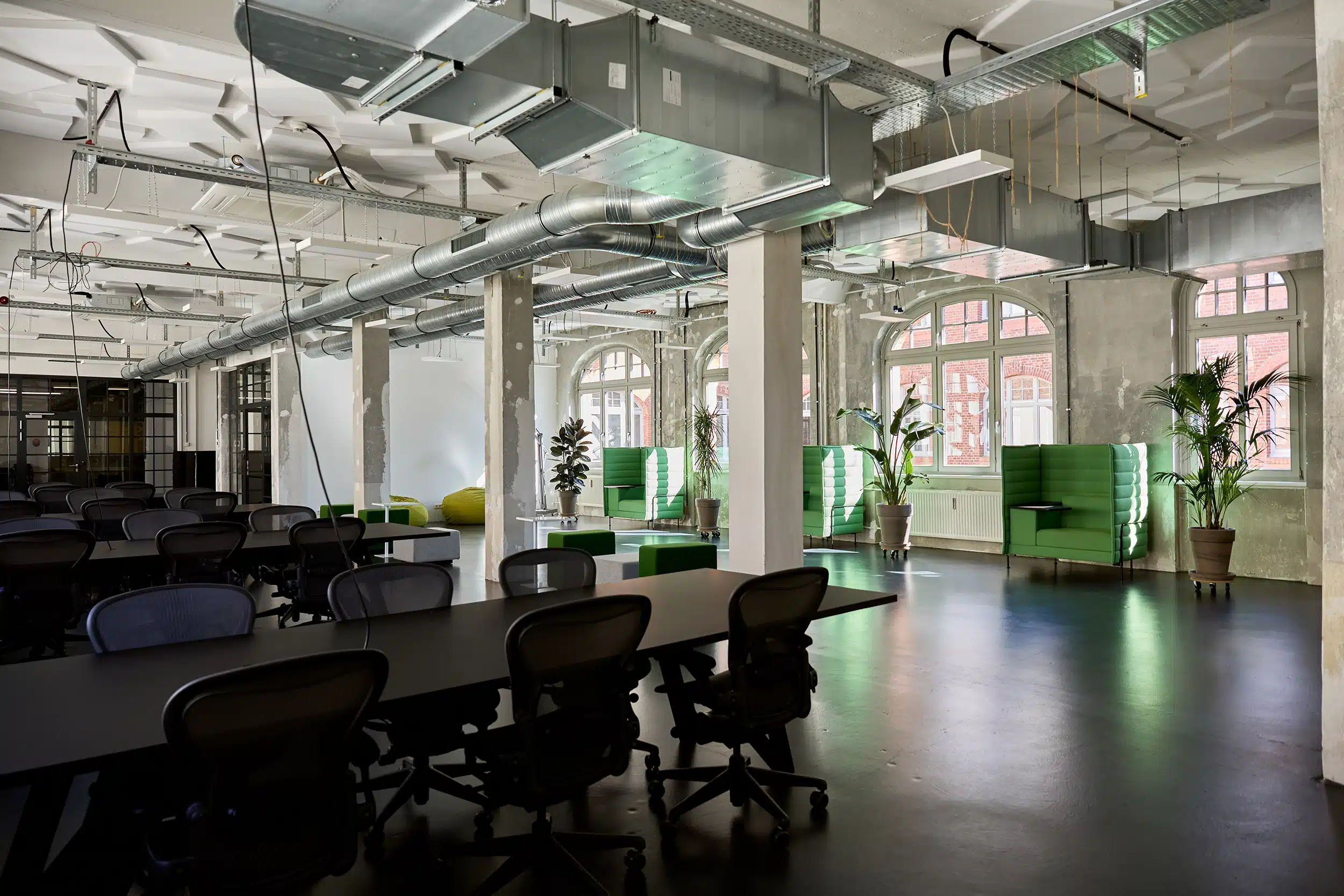 CIC Berlin team desk_3